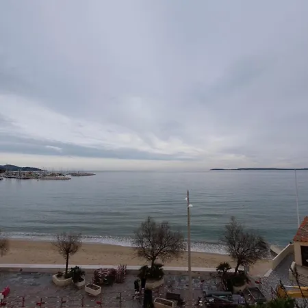 T2 Au Lavandou: 4 Pers, Face Mer, Terrasse, A 1 Min, Parking Prive - Fr-1-803-38 *