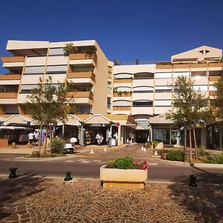 Apartment T2 Au Lavandou: 4 Pers, Face Mer, Terrasse, A 1 Min, Parking Prive - Fr-1-803-38