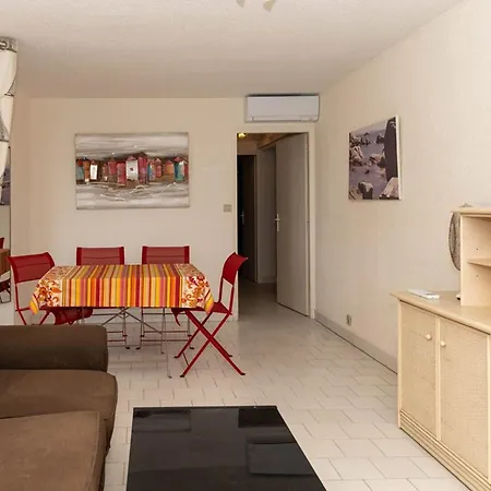 T2 Au Lavandou: 4 Pers, Face Mer, Terrasse, A 1 Min, Parking Prive - Fr-1-803-38 Apartment *
