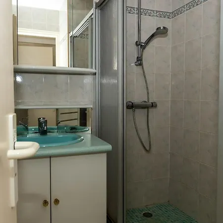 T2 Au Lavandou: 4 Pers, Face Mer, Terrasse, à 1 Min, Parking Privé - Fr-1-803-38 Appartamento *